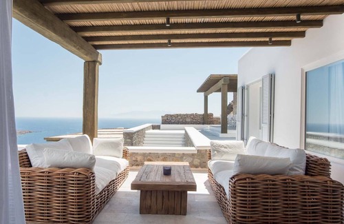 Psarou Villa | R 3172 Psarou Delight Villa