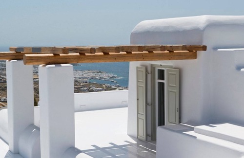 Tourlos Villa | R 3175 Blue Fantasy Retreat