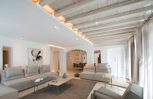 Tourlos Villa | R 3175 Blue Fantasy Retreat
