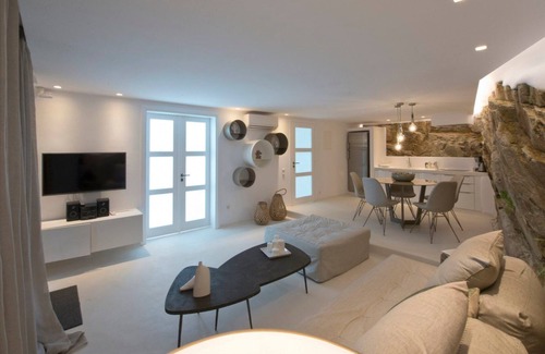 Tourlos Villa | R 3175 Blue Fantasy Retreat