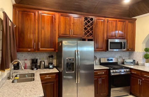 River Oaks Casa | R & J Roost