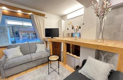 Forze Armate - Sella Nuova Apartamento | "R&P apartment", short term stay, elegant design, Bisceglie metro station, easy for San Siro and Fiera Milano, free parking