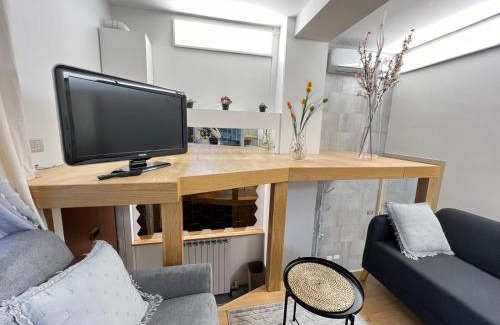 Forze Armate - Sella Nuova Apartamento | "R&P apartment", short term stay, elegant design, Bisceglie metro station, easy for San Siro and Fiera Milano, free parking