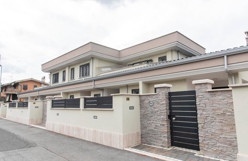 Ciampino Apartamento | R16 STUDIO APARTMENT WITH LIVING AREA