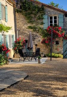 La Rochebeaucourt-et-Argentine Complejo | Raisin et Toile - French American Retreat