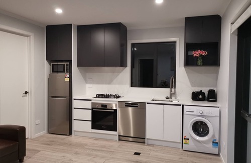 Hamilton Casa | Rabbits Home- Riverside, Separate courtyard, New 1-bedroom