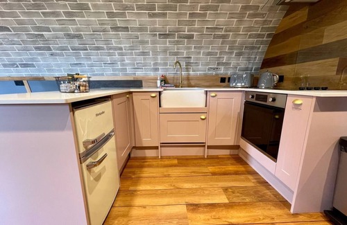 Rhayader Cabaña | Rabbits View - Underground Hobbit Home Sleeping 6 guests in 3 bedrooms