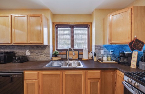 Greentown Casa | Raccoon House & Spa. Scandinavian style retreat w/ sauna and hot tub.