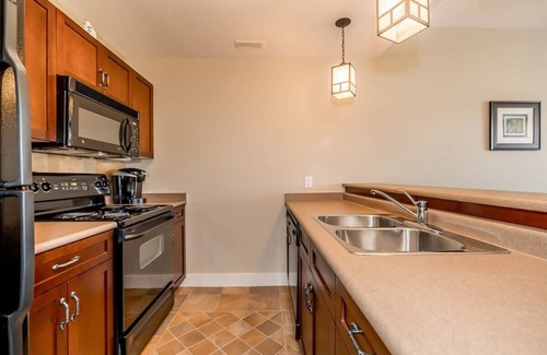 The Blue Mountains Condominio | Raccoon Ridge - Outdoor Pool / Walk to the Village
