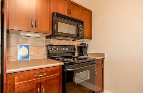 The Blue Mountains Condominio | Raccoon Ridge - Outdoor Pool / Walk to the Village