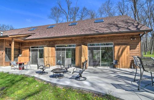 Adel Casa | Raccoon River Retreat Indoor Pool and Outdoor Fun!
