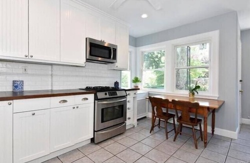 New Rochelle Casa | Rachel’s Retreat- 20 mins to NYC! Walk to train and town.