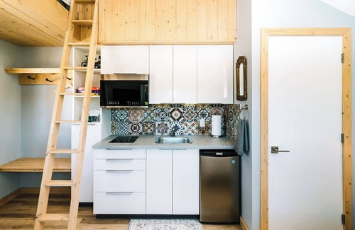 Nordegg Apartamento | Rack it, rest up and ride out.