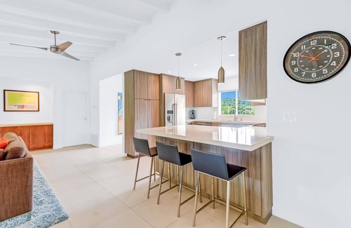 Racquet Club South Casa | Racquet Club East Home with Modern Flair | Pool, Spa & Outdoor Living