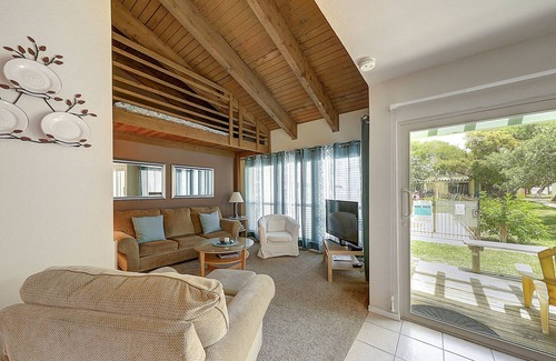 Sailhouse Casa | Racquet & Yacht Club Getaway | Pool & Tennis | Near Fulton & Rockport Beach