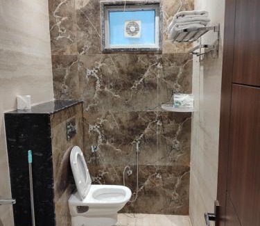 Vrindavan Hotel | Radha Bihari Nikunj Inn