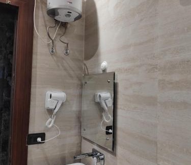 Vrindavan Hotel | Radha Bihari Nikunj Inn
