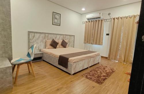 Vrindavan Apartamento | Radha Madhavam Hotel Vrindavan near Iskcon temple & Prem mandir