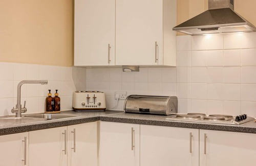 East Walworth Apartamento | Radiant Relay: Stylish 1-Bed Flat with Balcony