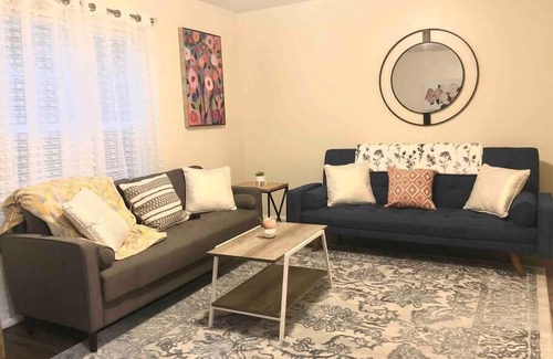 Durham Casa | ★ Radiant Retreat ★ King Bed ★ Long Term Stays ★