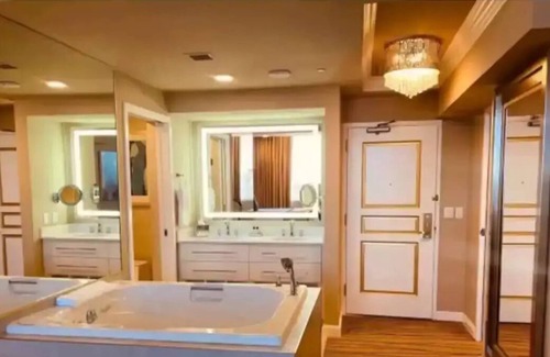 Winchester Villa | Radiant Sophisticated Las Vegas Condo