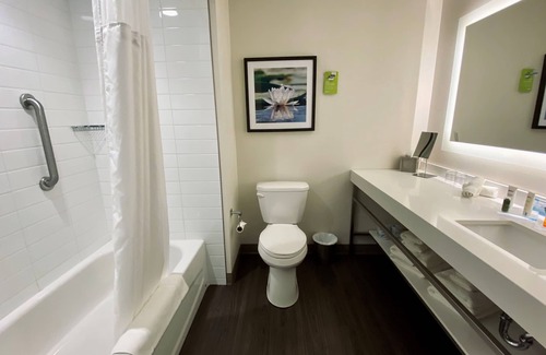 Hanwell Hotel | Radisson Kingswood Hotel & Suites, Fredericton, NB