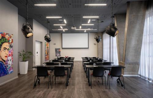 Silo District Hotel | Radisson RED Hotel V&A Waterfront Cape Town