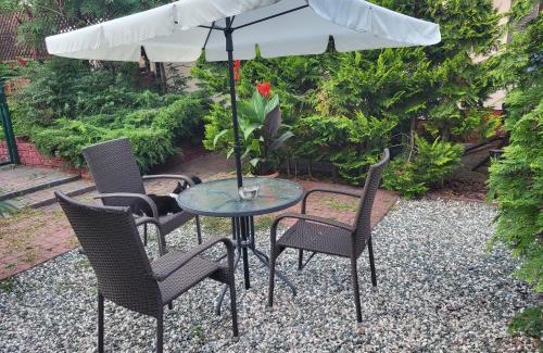 Radzymin Apartamento | Radzymin Pd Faktura Apartamenty na przedmieściach z prywatnym parkingiem i ogrodem