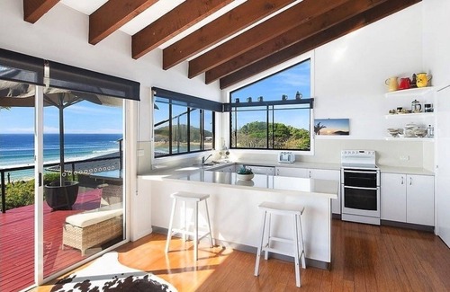 Scotts Head Casa | RAFF'S SHACK - Beachfront Property