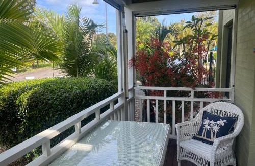 Cams Wharf Casa | Raffertys Resort Lakeside Terrace Plus 4 Star