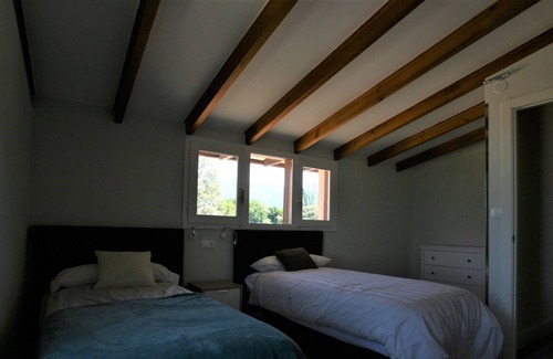 Candeleda Casa | RAFIKIS’ HOME- Casa Rural con piscina y pista de pádel en Candeleda