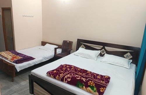 Faizabad Apartamento | RaghuvarDham Delux 1 Double Bed, 1 Single Bed Room