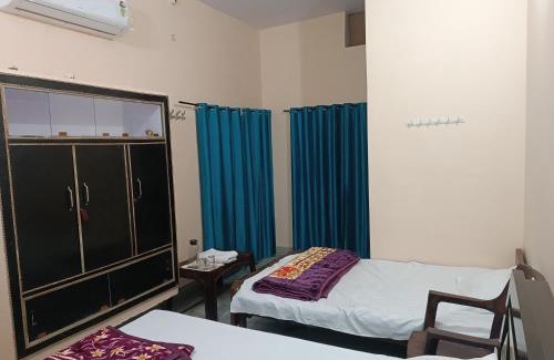 Faizabad Apartamento | RaghuvarDham Delux 1 Double Bed, 1 Single Bed Room