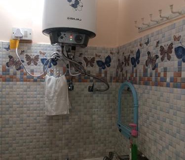 Faizabad Apartamento | RaghuvarDham Delux 1 Double Bed, 1 Single Bed Room