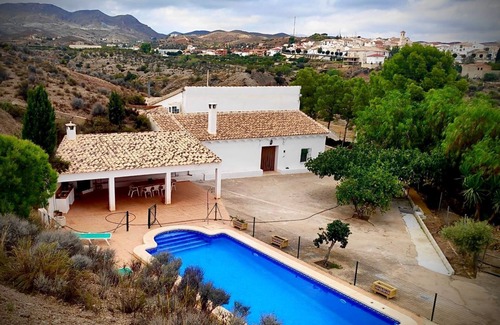 Taberno Casa | Casa Teatro Raices con piscina