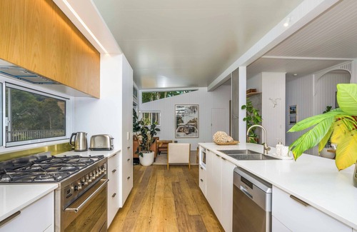 Mooball Cabaña | Rail Trail Retreat - Artisan Rural home - 5 mins only to pristine beaches!