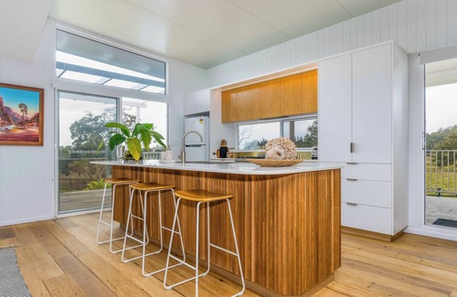 Mooball Cabaña | Rail Trail Retreat - Artisan Rural home - 5 mins only to pristine beaches!