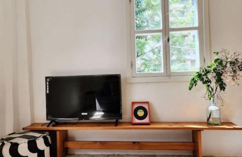 Beirut Apartamento | Railway House 1BR Apt w front yard