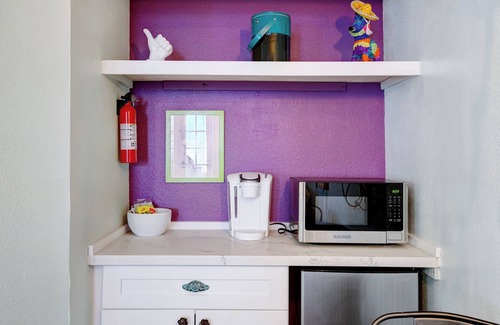 Terrell Heights Casa | Rainbow Casita