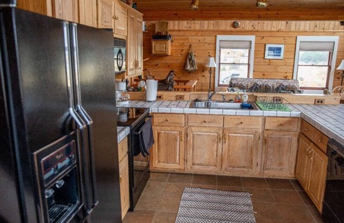 Emigrant Cabina | Rainbow Country Cabin: Rural Riverfront Retreat