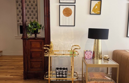 Wicker Park Casa | Rainbow Guest House: Charming 3-bedroom house in great location