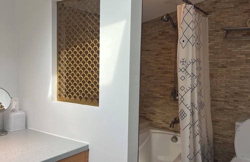 Wicker Park Casa | Rainbow Guest House: Charming 3-bedroom house in great location