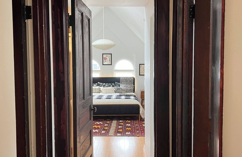 Wicker Park Casa | Rainbow Guest House: Charming 3-bedroom house in great location
