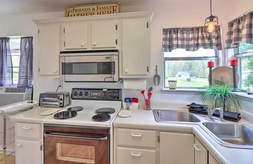 Pangburn Cabina | Rainbow Island Cabin Near Hiking & Fishing!