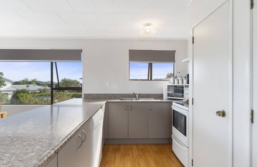 Wharewaka Casa | Rainbow Lake House - Lake Taupō Holiday Home