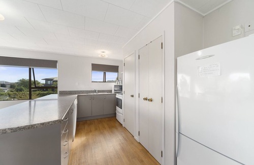 Wharewaka Casa | Rainbow Lake House - Lake Taupō Holiday Home
