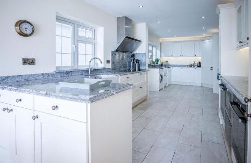 Saundersfoot Casa | Rainbow Leap - 5 Bed Holiday Home - Saundersfoot