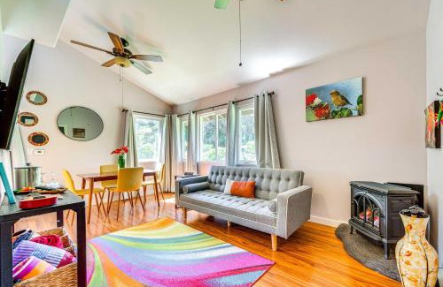 Volcano Casa | Rainforest Stay with Hot Tub Less Than 3 Mi to Natl Park!