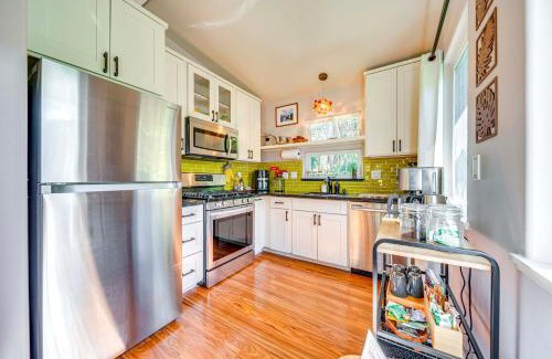 Volcano Casa | Rainforest Stay with Hot Tub Less Than 3 Mi to Natl Park!