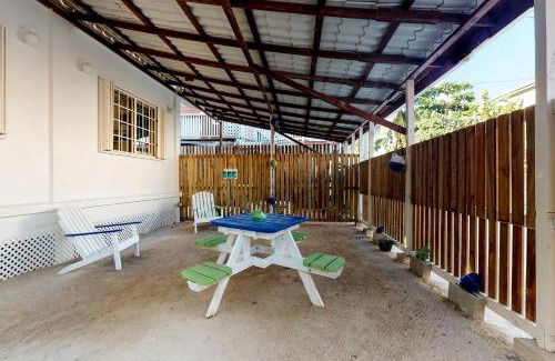 Caye Caulker Hotel | Rainforest Suite at Casa DV Suites -Gold Standard Certified